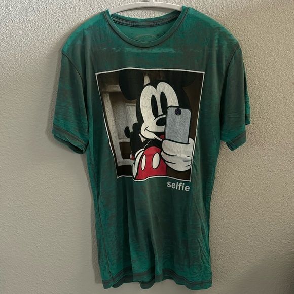 3 for $17.00 Disney Mickey Mouse Adult Mens M Selfie T-Shirt 01 - Picture 1 of 4
